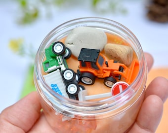 Construction playdough kit, trucks play dough, goodie bag, playdough kit, construction party favor, trucks goodie bag, playdough kit