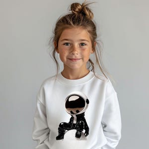 Kid’s astronaut graphic tshirt, astronaut tshirt, popular girls astronaut graphic tee, teen girl astronaut t-shirt