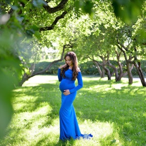 Elegant maternity dress/off the shoulder maternity gown for photoshoot image 3