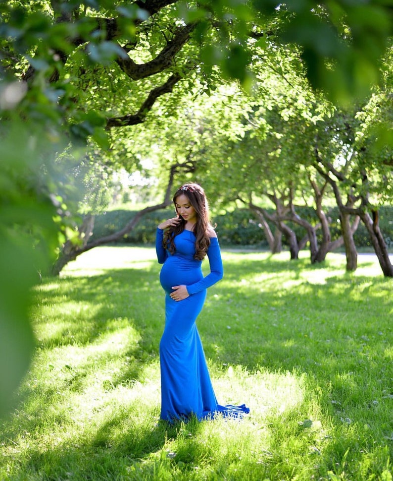 Elegant maternity dress/off the shoulder maternity gown for photoshoot image 3