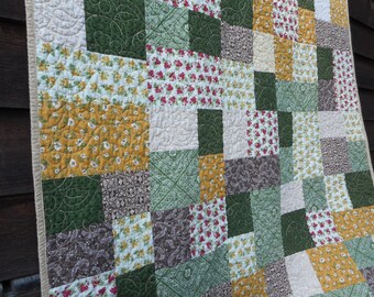 Farmhouse Floral Patchwork Quilt, Rustic Chic Throw (46x64 inch)