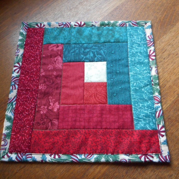 Square quilted candle mat red green, Mini table topper quilt, seasonal christmas holiday decor, log cabin patchwork, gift mom housewarming