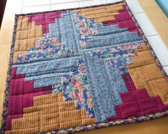 Flanell gesteppte Tischdecke quadratisch, Primitive Americana Courthouse Steps Quilt, Blumenlandkabine, Küchendekor, Buffet