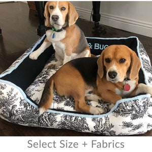 Large Toile Dog Bed, Custom Puppy Beds, Personalized with name, Beagles, Washable Luxury Pet Bed