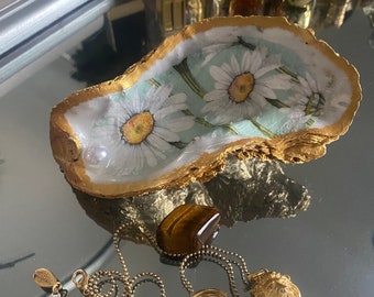 Large Daisy Butterfly Oyster Trinket Tray Keepsake / Jewellery / Ring Dish Holder/ Candle/ Crystals / Gift wrapped