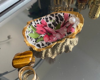 Mini Leopard Pink Rose Oyster Trinket Tray Keepsake / Jewellery / Ring Dish Holder/ Candle/ Crystals / Gift wrapped