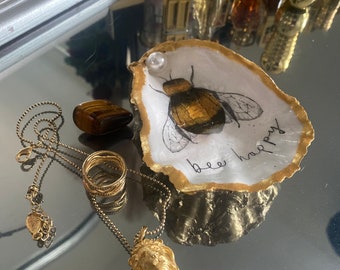 Bee Happy Oyster Trinket Tray Keepsake / Jewellery / Ring Dish Holder / Candle / Crystals / Regalo envuelto