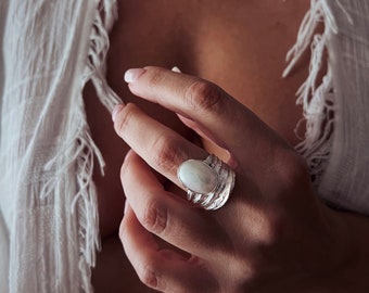 Silver band ring with oval white Mabe Pearl Ring