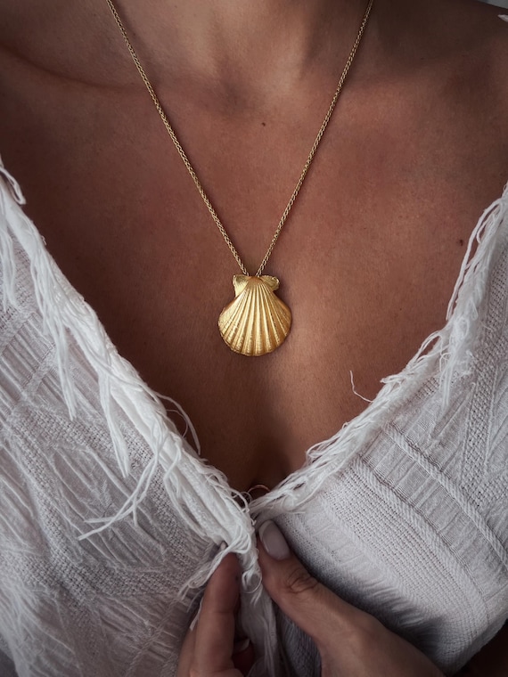 Gold Shell Necklace with Pearl : 18k gold filled on silver 925 pendant and chain