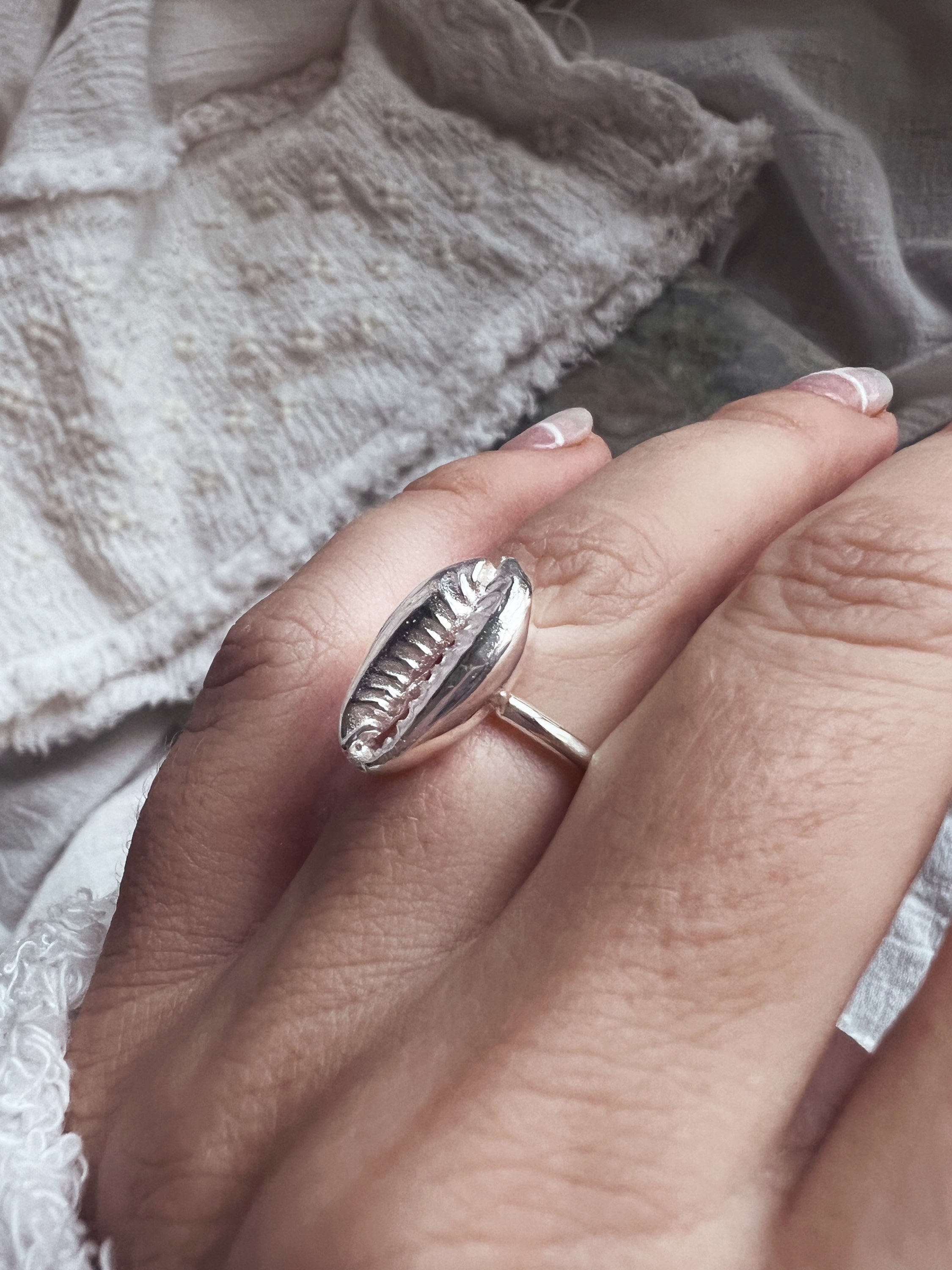 Cowrie shell hotsell ring silver