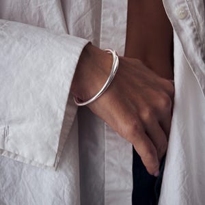 Silver curvy bracelet solid 925 cuff