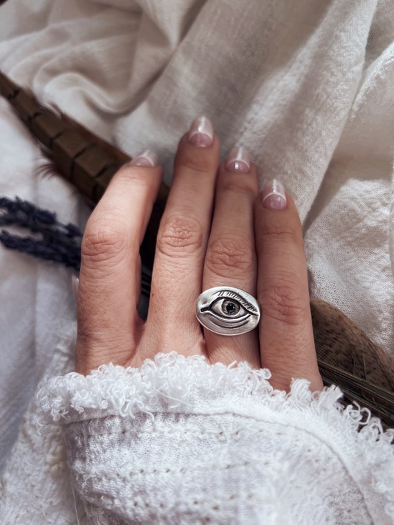 Silver eye ring with black zircon