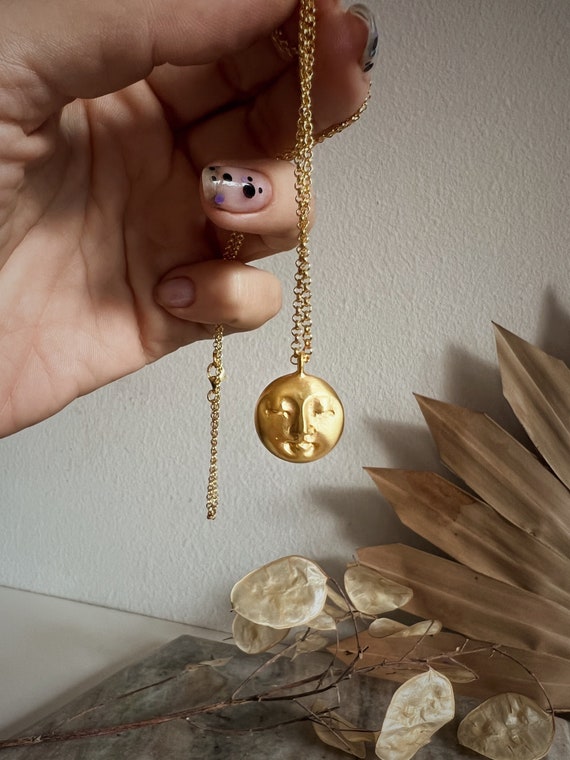 Gold moon face necklace,gold face necklace,round necklace,coin necklace,full  moon necklace,moon face necklace moon phase necklace