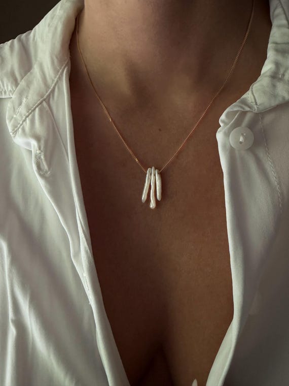 Floating pearls necklace : natural freshwater white baroque pearls on 18k gold filled chain