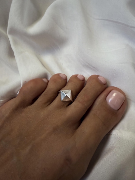 Silver toe ring