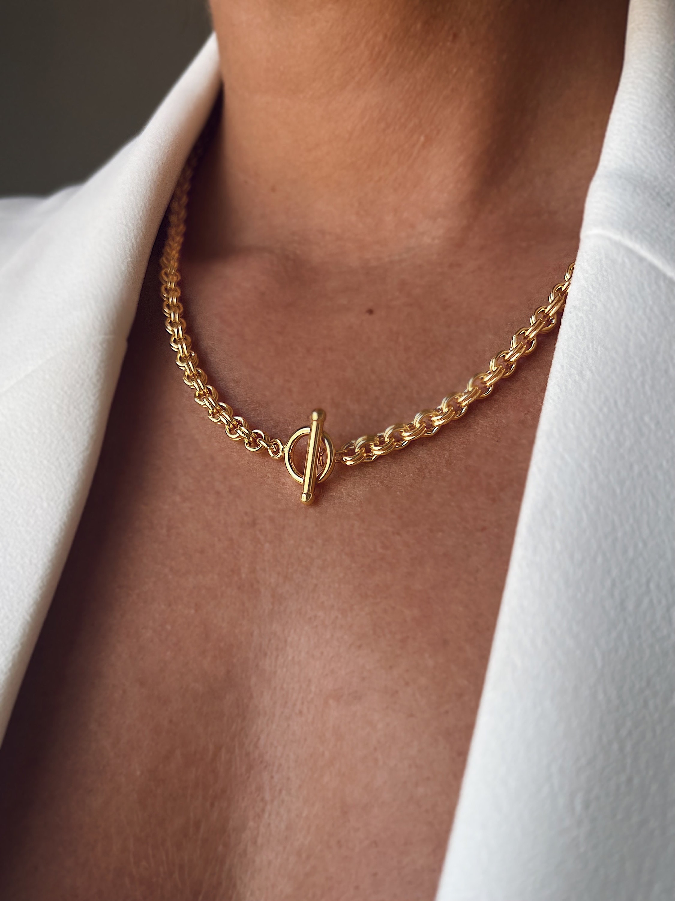 Short T-bar necklace with gold chain