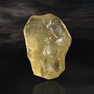Natural Libyan Desert Glass Specimen 8.7g