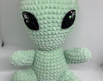 Crochet alien plushie, crochet plushie, crochet alien, green crochet alien