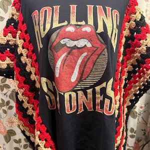 Crochet tshirt poncho, upcycled tshirt poncho, Rolling Stones tshirt, band shirt, band shirt poncho, crochet poncho