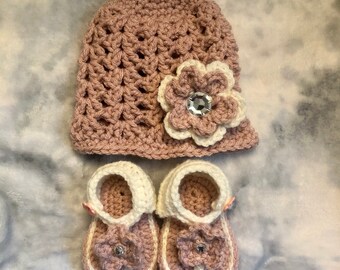 Crochet hat and booties, baby girl hat and sandals, crochet baby hat, crochet baby sandals