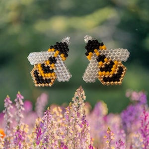 May include: A distressed wooden sign displaying the word "Welcome" in white script. The sign has a rustic appearance, ideal for a front door or hallway, and is designed with a simple aesthetic.