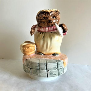 Schmid Mrs. Tiggy-Winkle Hedgehog Music Box Figurine Baby Nursery Decor Shower Gift, Vintage 1970