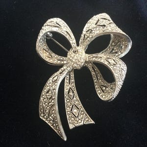 Oscar De La Renta Rhinestone Brooch/Pin; Signed Oscar; Anniversary, Mother’s Day, Mother of the Bride, Valentines Day; Vintage 1970s
