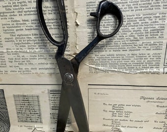 Vintage rusty tailor's scissors