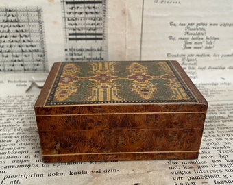 An old jewelry box for rings or earrings