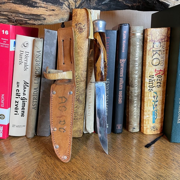 Vintage knife with a compass in the handle. A boy's knife made in DDR.