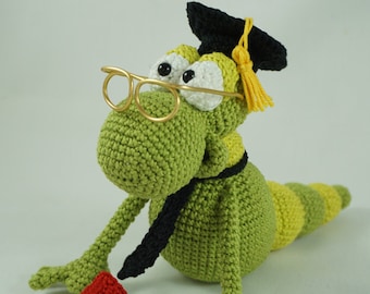 Amigurumi Pattern - Hemingway the Bookworm