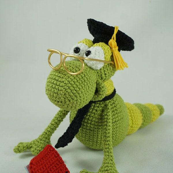 Amigurumi Pattern - Hemingway the Bookworm