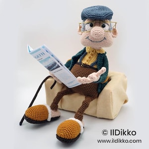 Peut inclure: Ensemble de trois mugs en céramique avec une finition mate et mouchetée. Les mugs sont dans des tons crème, gris clair et gris foncé. Chaque mug a un design simple et minimaliste, idéal pour le café ou le thé.