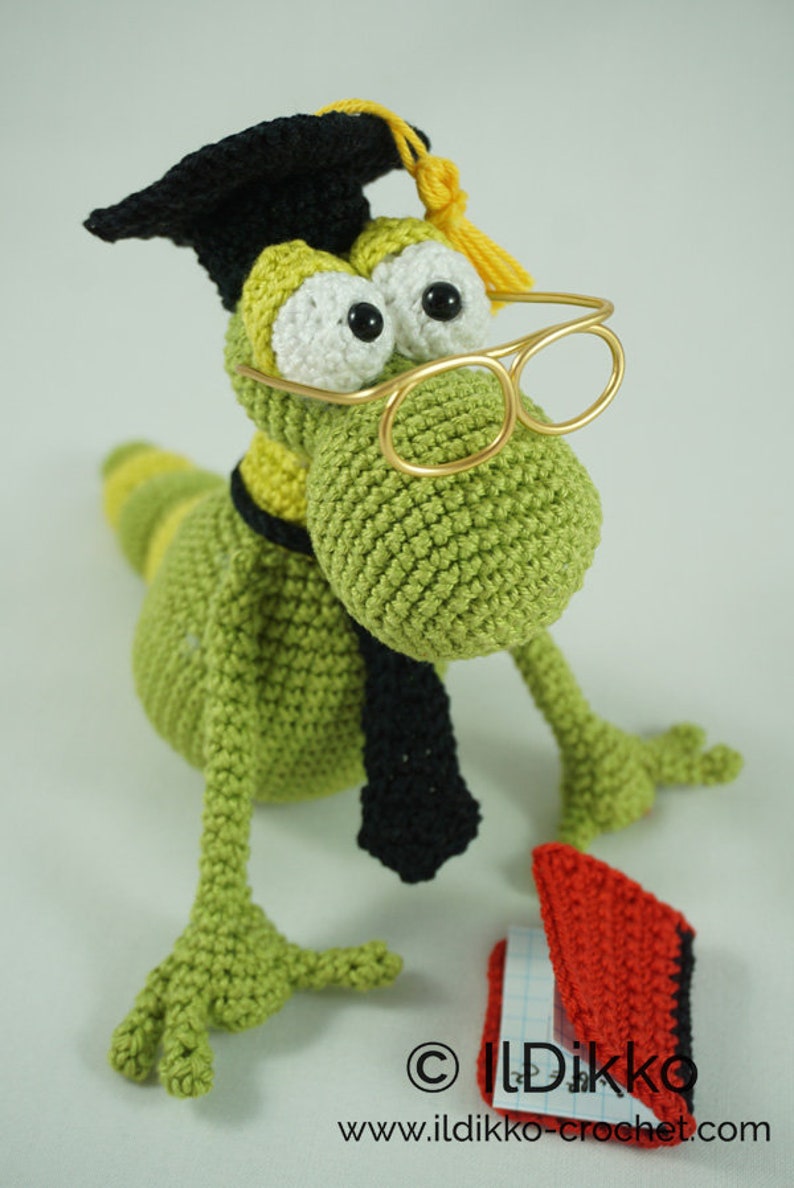 Amigurumi Pattern Hemingway the Bookworm image 6