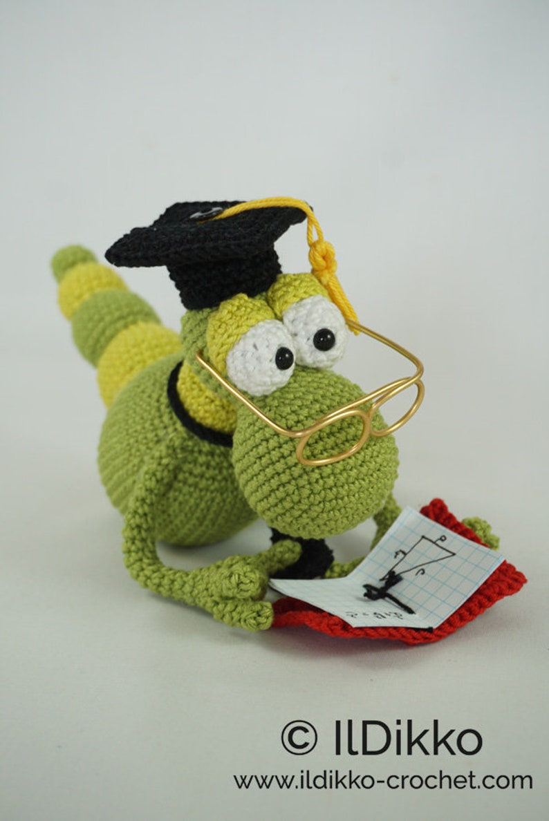 Amigurumi Pattern Hemingway the Bookworm image 4