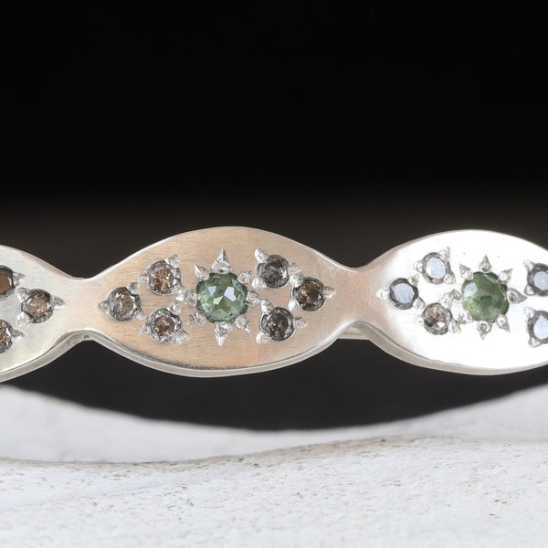 Pulsera de plata de ley con sal, pimienta y diamante verde