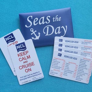 Norwegische Geschenksets Light Card® und Deck Lokator® - Kreuzfahrtgeschenk - Geschenk für NCL-Kreuzer - Aqua jetzt verfügbar!