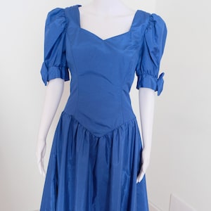 1980&#39;s Vintage Prom Dress Electric Blue Simple Bright Blue Formal Evening Gown with Puff Elbow length Sleeves sweetheart neckline scoop back