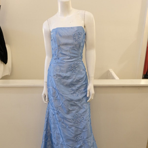 2000's Vintage Jessica McClintock Strapless Sky Blue Dress Iridescent Taffeta Ribbon Trim Floral Design Floor Length size XS Soutache detail