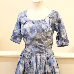 1950&#39;s Vintage Blue Big Floral Print Taffeta Party Dress with Blue Chiffon Lining Young Quinlan 29&quot; waist