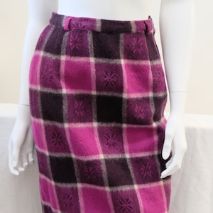 1950&#39;s Vintage Magenta Plaid Black Cream Brushed Woolen Pencil knee length Skirt  side zipper Snow Flake Design in wool Back Kick Pleat
