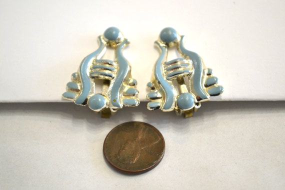 1950's Vintage Gold and Sky Blue Enamel Clip On E… - image 3