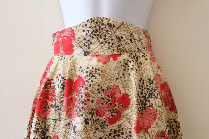 1940's Vintage Red Pink Gold Floral Bias Full Skirt Cotton Novelty Print Skirt with Front Yoke Waist Band 24 waist Perfect For a Picnic image 4