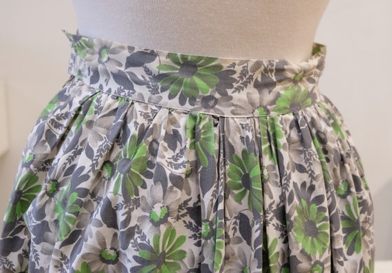 1940's Vintage Cotton Daisy Green, White and Gray… - image 5