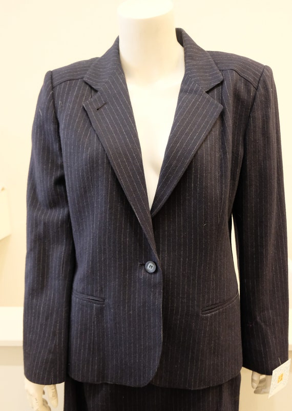 1980's Vintage WOMENS' Navy Pinstripe Wool Suit S… - image 5
