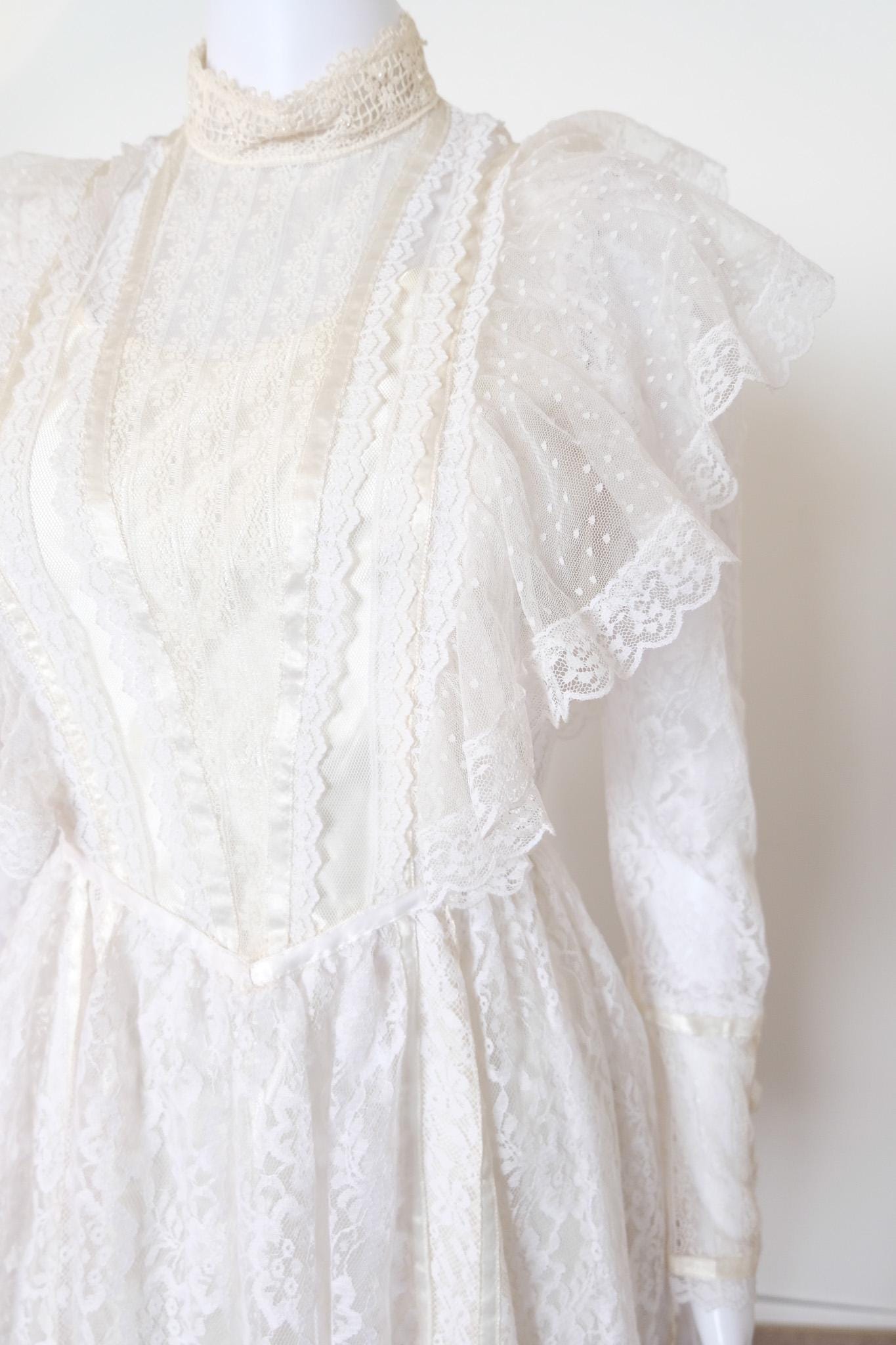 1970's Vintage Gunne Sax Prairie Girl Puff Sleeve Lacey Cotton Short Dress White Ivory Satin Trim sheer lace ruffle front size 00