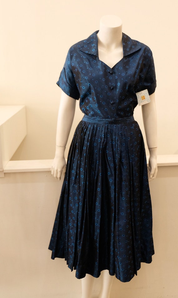 1950's Vintage WOMENS' Nelly De Grab Blue Black Floral Brocade 2 piece blouse & full pleated party skirt  fancy cocktail set 28.5" Waist