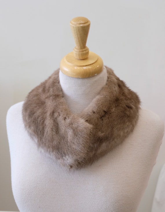 1950's Vintage Pale Gray Brown Mink Thin Round Po… - image 3