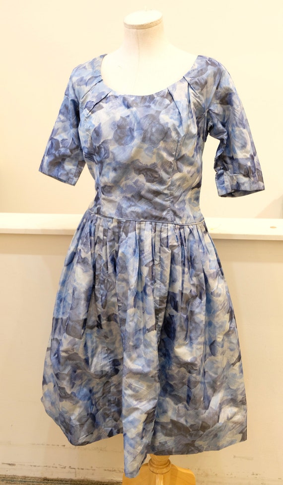 1950's Vintage Blue Big Floral Print Taffeta Party