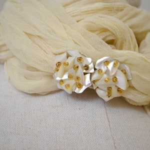 1950&#39;s cream mother of pearl cluster clip on earrings - fabulous wedding beach prom cleanly tropical